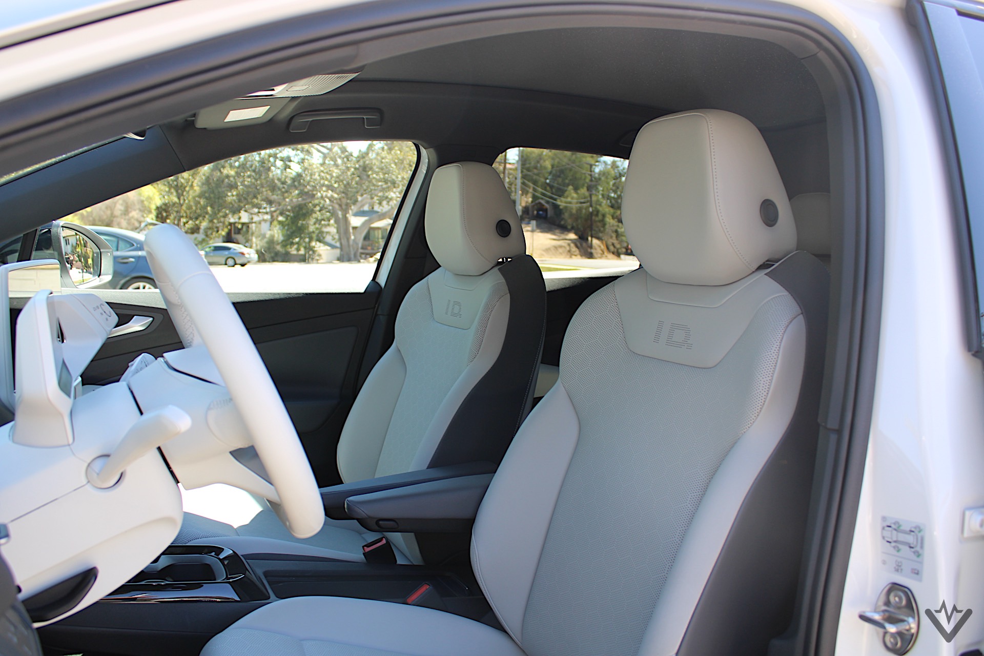 2021 Volkswagen ID4 1st Edition front seats 01 1