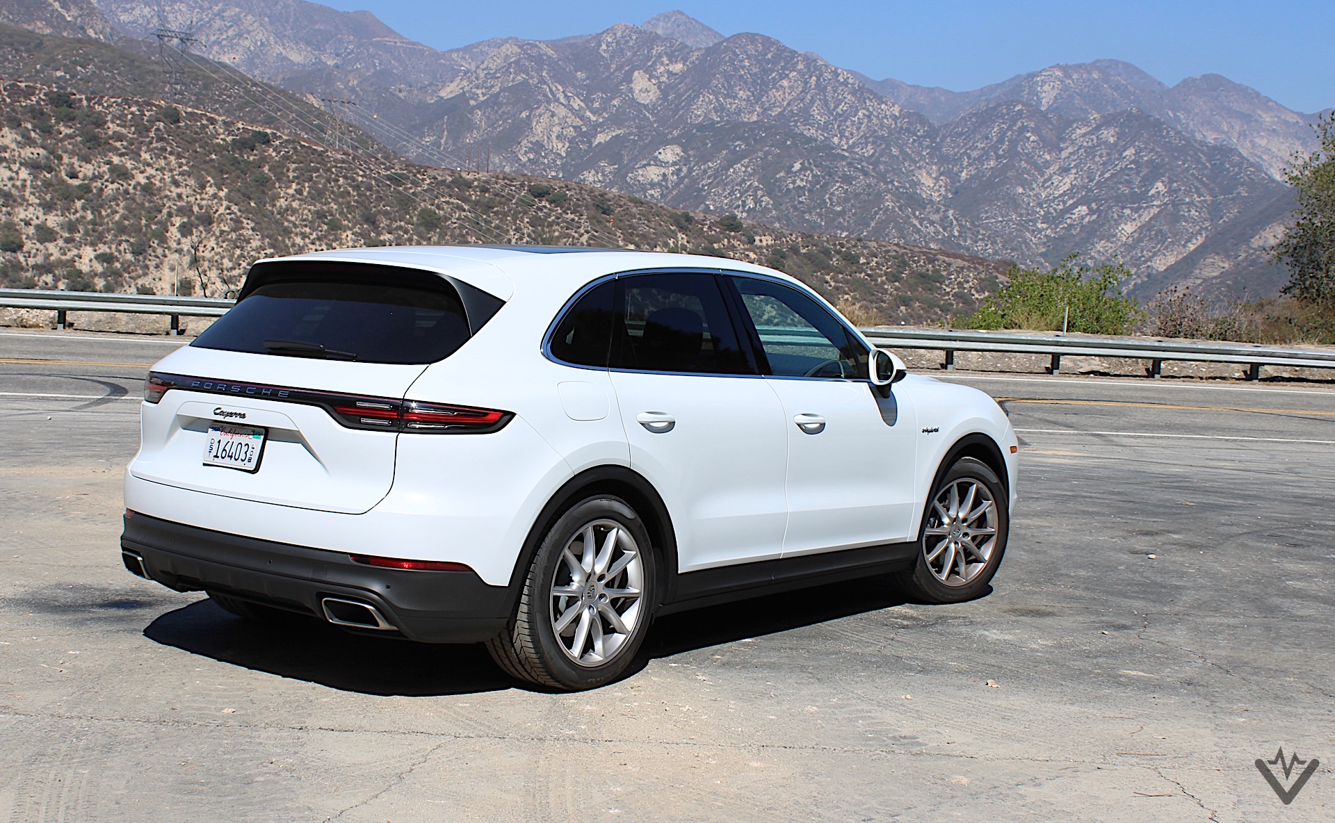 2021 Porsche Cayenne E Hybrid rear three quarters 05