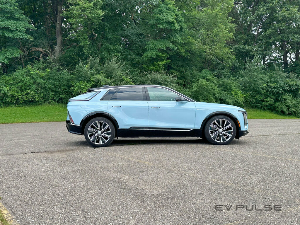 2024 Cadillac Lyriq RWD Luxury 3 23