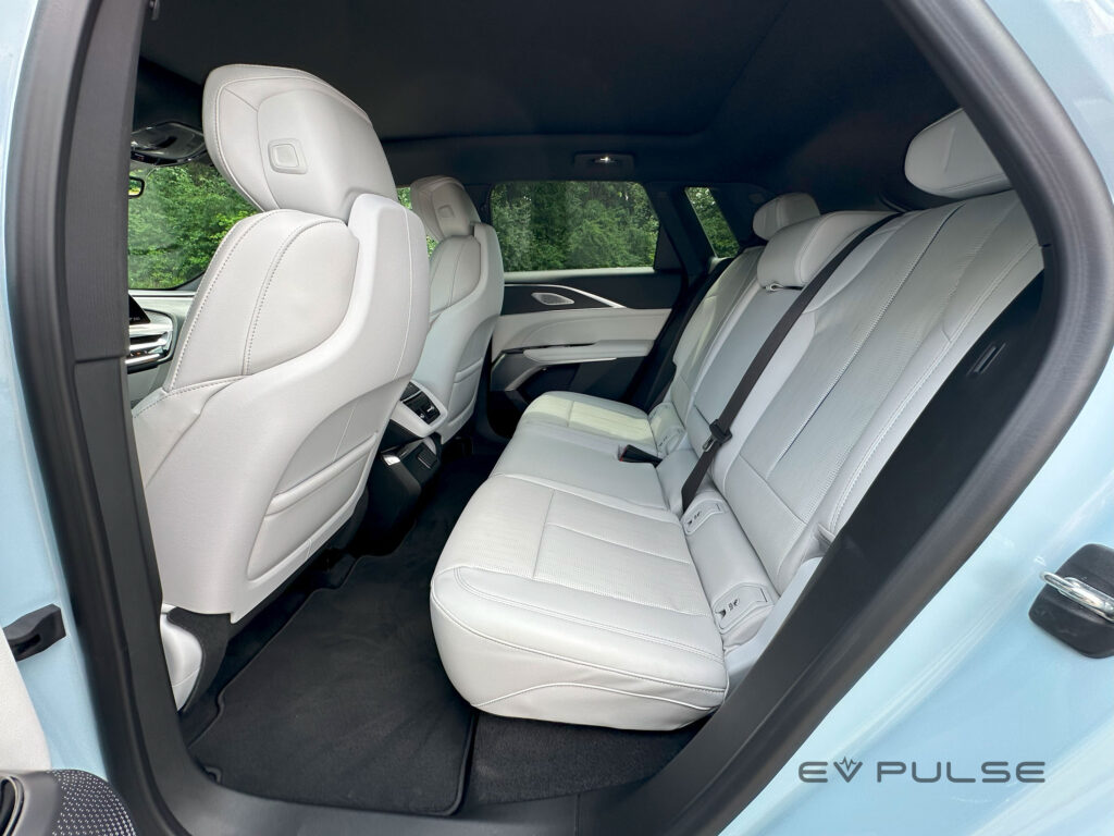 2024 Cadillac Lyriq RWD Luxury 3 49